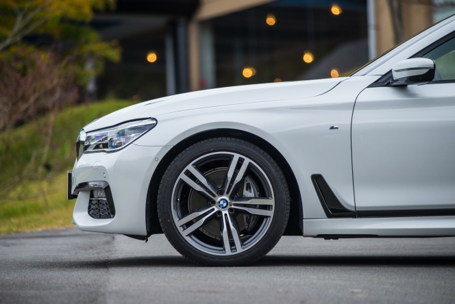2015 BMW 740i M Sport