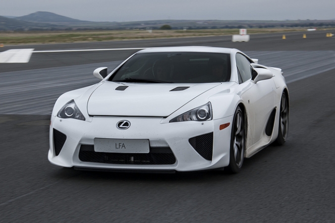 レクサス LFA
