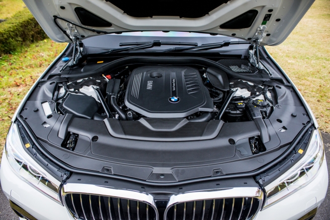 2015 BMW 740i M Sport