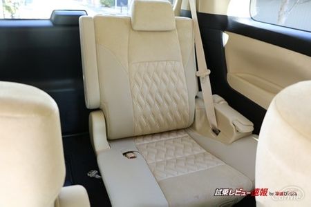 アルファード Hybrid Xの3列目シートレビュー 3列目シートでも快適に過ごせる 車ニュース 中古車情報 中古車検索なら 車 選びドットコム 車選び Com