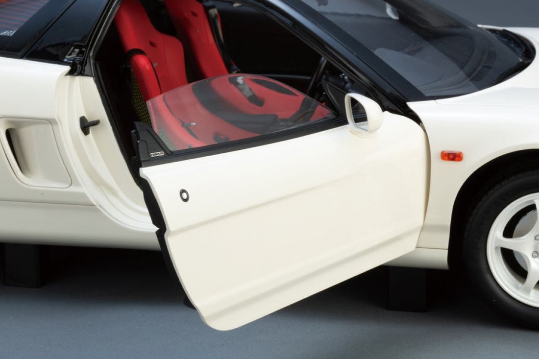 世界を驚かせたピュアスポーツカーが史上初の1/8スケールで蘇る 週刊『Honda NSX-R』創刊