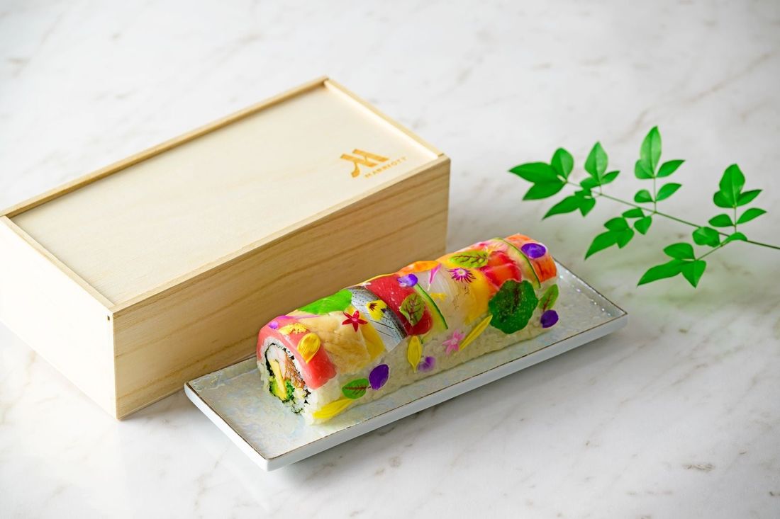 東京マリオットホテル エディブルフラワーを散りばめた華やかなロール寿司で開運を呼び込む特製恵方巻を限定予約販売