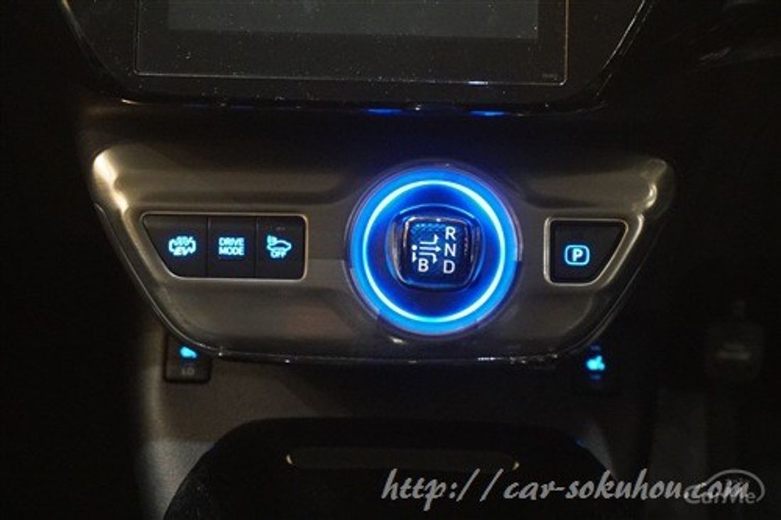 トヨタ プリウス PHV 2017