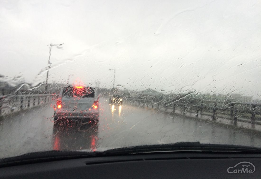 事故率4倍に 梅雨時の運転で気をつけたいこと