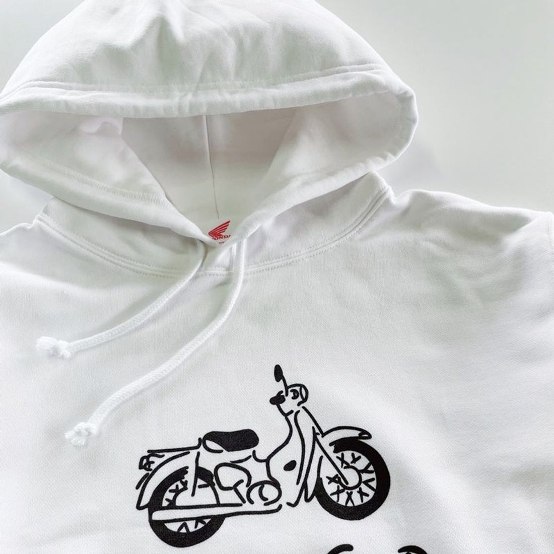 手描きタッチのスーパーカブ・パーカーが登場