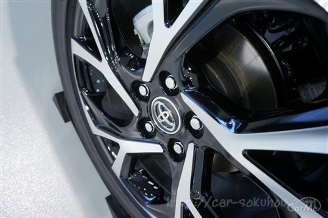 トヨタ C-HR 2017