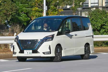 日産 セレナ e-POWER ハイウェイスターV(C27)