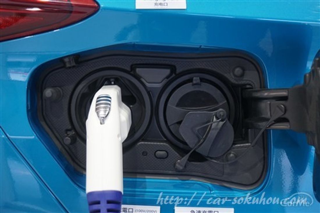 トヨタ プリウス PHV 2017