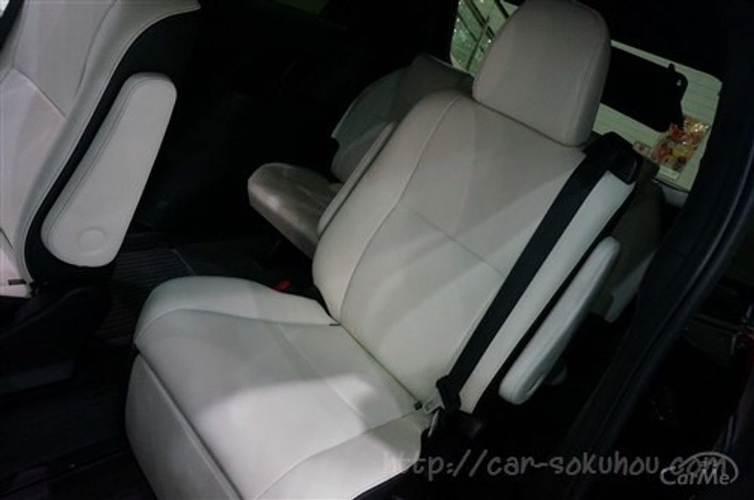 トヨタ エスティマ 2016