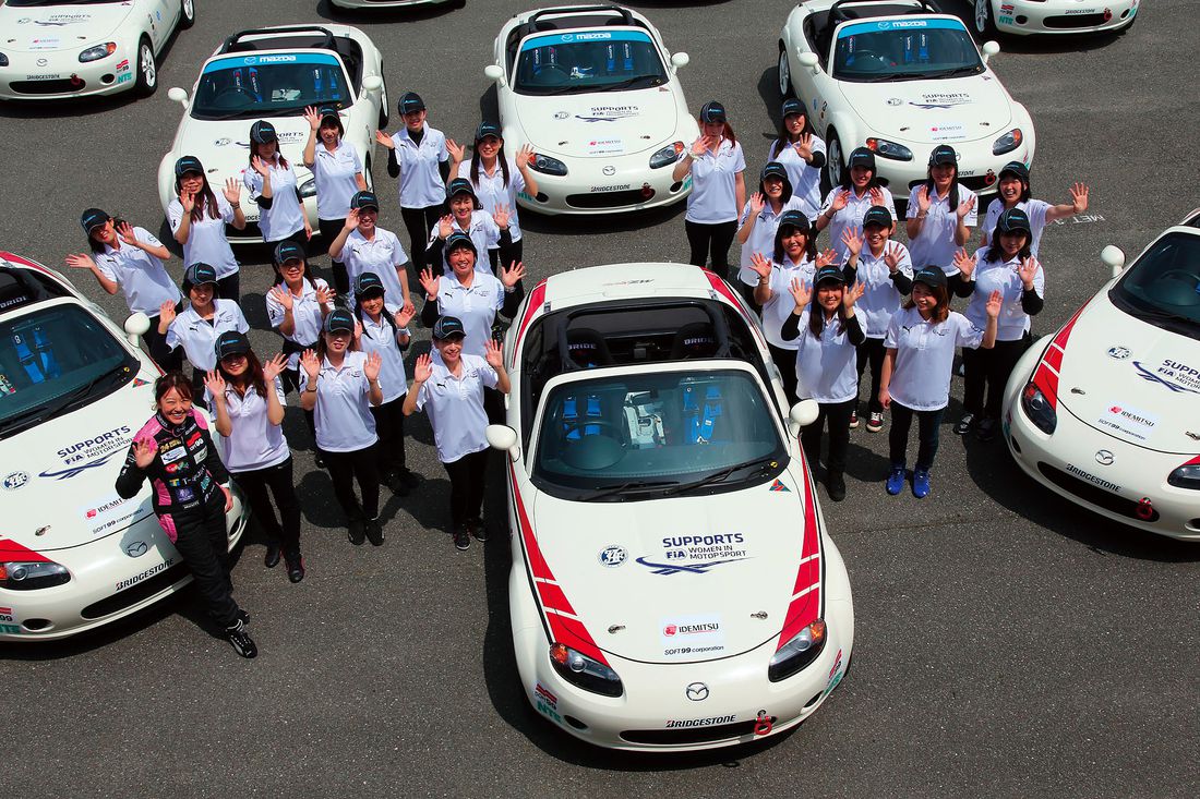 アヘッド Mazda Women in Motorsport Project 2015