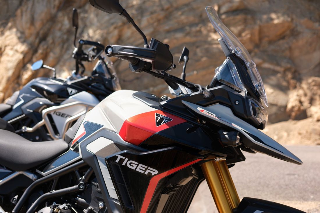 トライアンフから、さらなる進化を遂げた24年モデル「新型TIGER 900 ファミリーが誕生」のお知らせ
