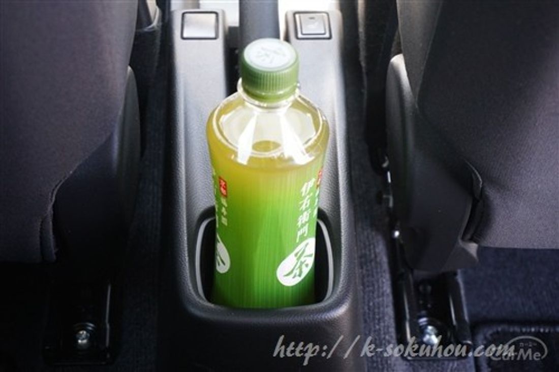 スズキ スイフトのドリンクホルダー画像レビュー 使い勝手はどうだった