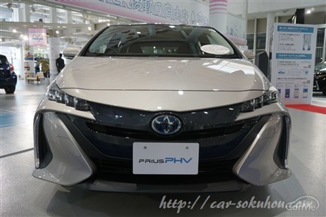 トヨタ プリウス PHV 2017