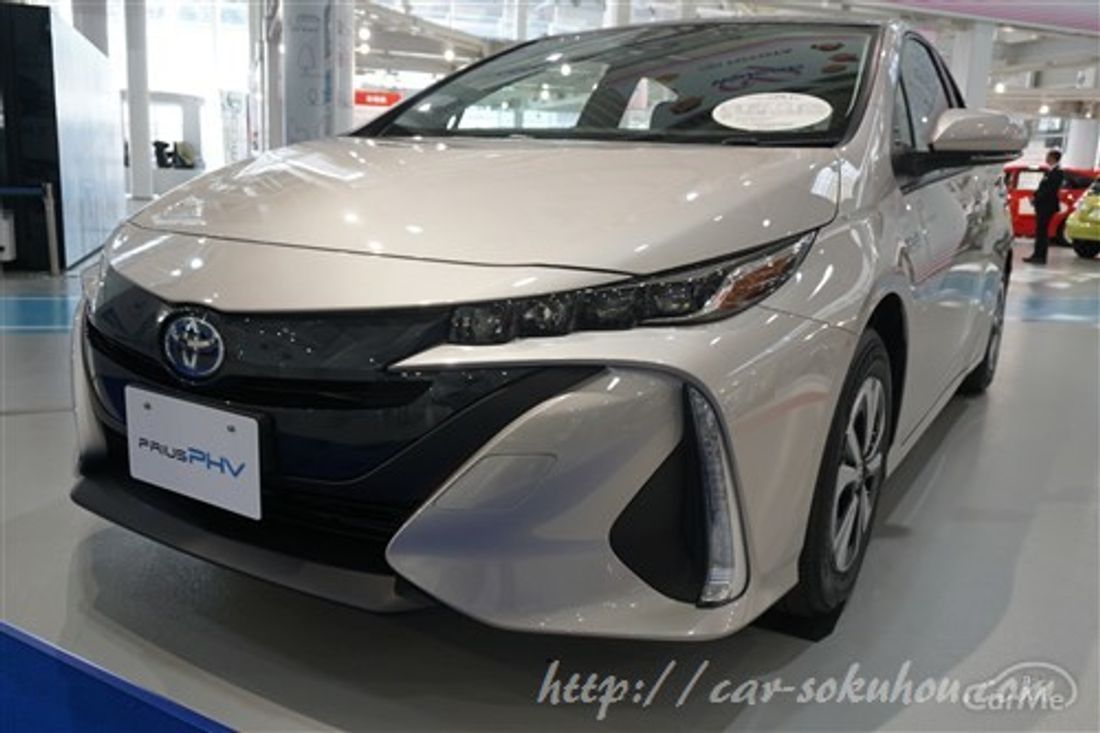 トヨタ プリウス PHV 2017