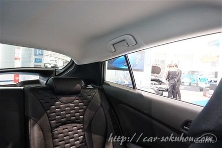 新型プリウスphvの後方視界はやっぱり悪い 実車画像で徹底チェック 車ニュース 中古車情報 中古車検索なら 車選びドットコム 車選び Com