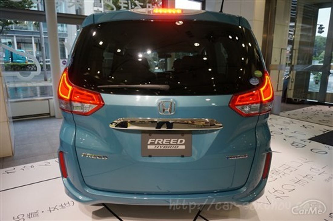 ホンダ フリード+ 2016