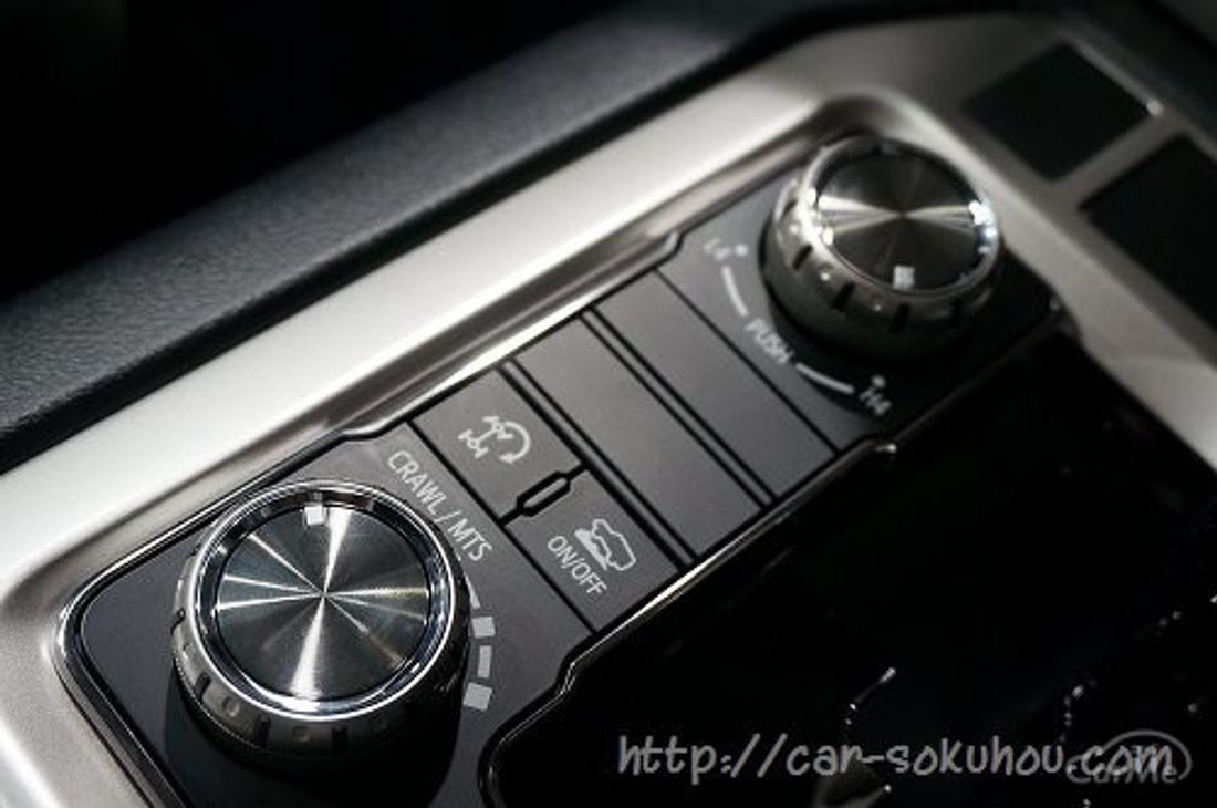 トヨタ ランクル200 2015