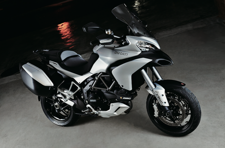 アヘッド 素晴らしき「多重人格」 ─ ドゥカティ ムルティストラーダ1200S