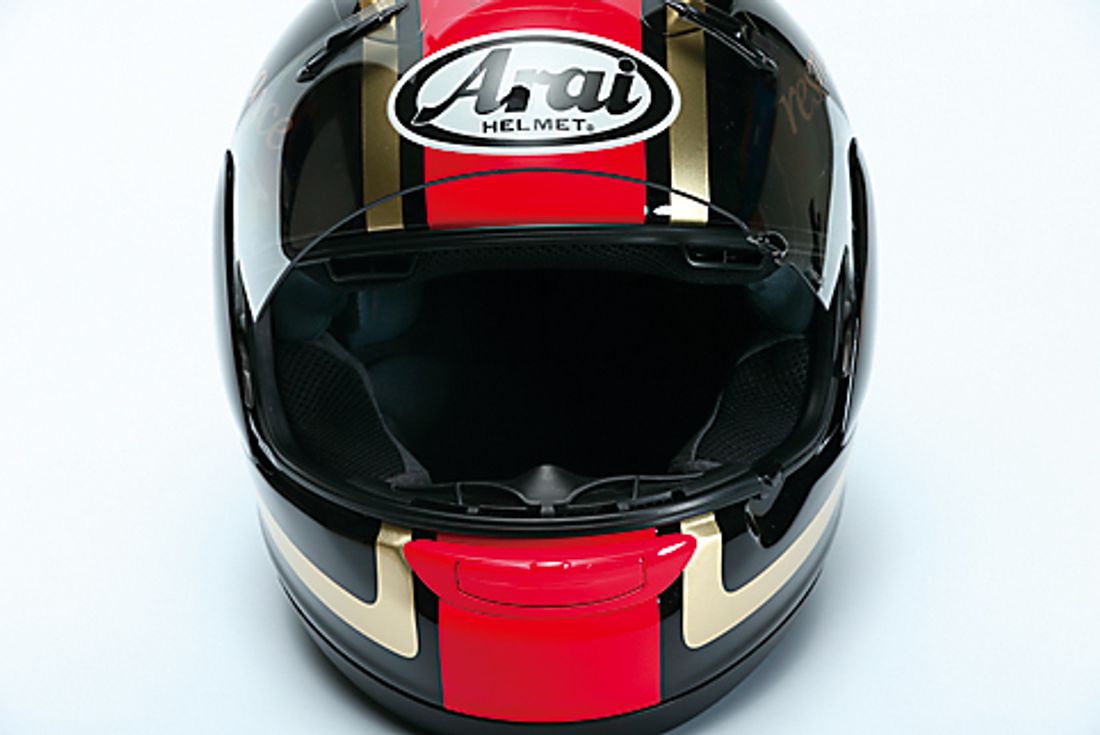 アヘッド 二輪と四輪のヘルメットの違い