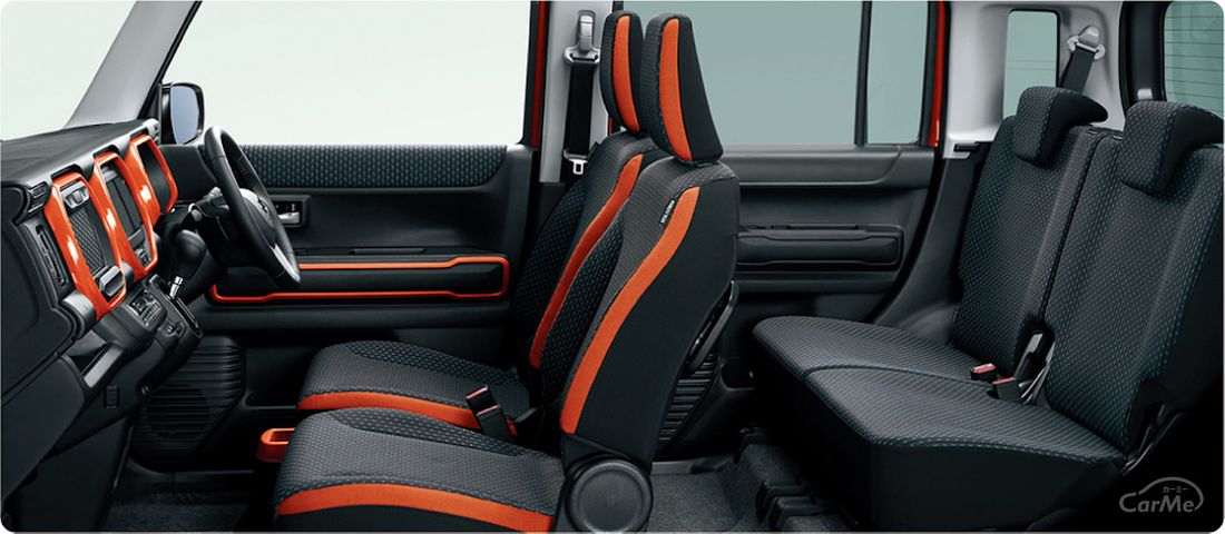 スズキ ハスラーの車内