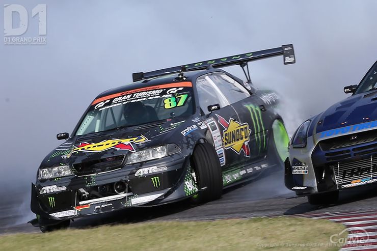 齋藤太吾選手の「JZX100 マークII」がドリフトで駆けたD1