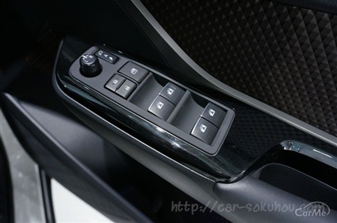 トヨタ C-HR 2017