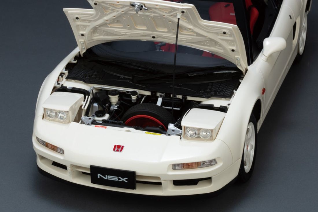 世界を驚かせたピュアスポーツカーが史上初の1/8スケールで蘇る 週刊『Honda NSX-R』創刊