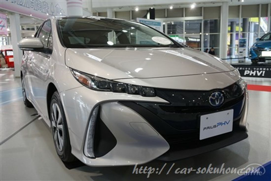 トヨタ プリウスPHV 2017
