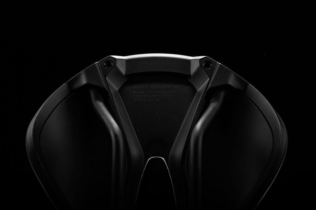 人間工学に基づく設計を、科学で検証。Power Expert with Mirrorサドルを発売