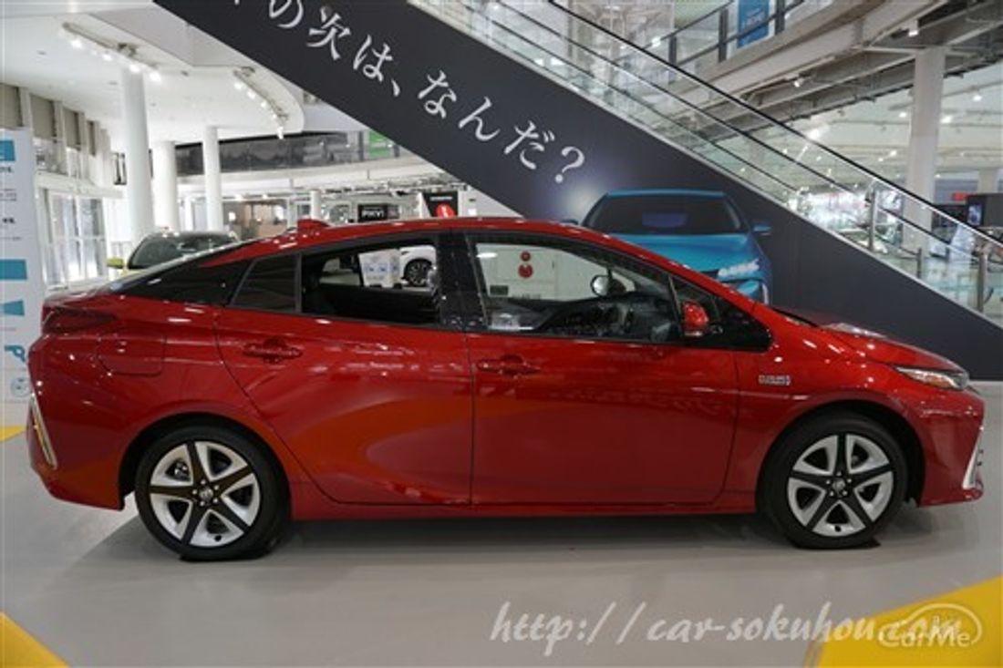 トヨタ プリウス PHV 2017