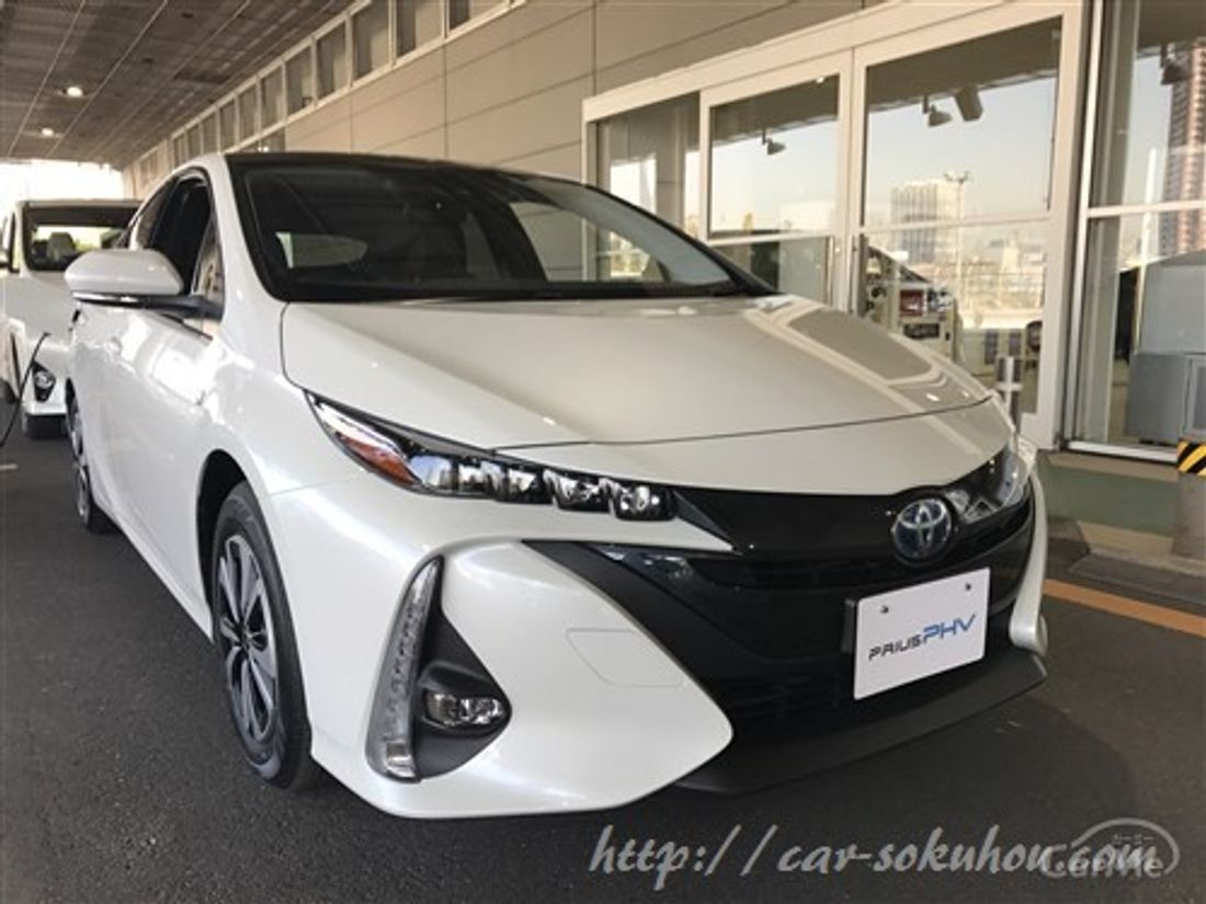 トヨタ プリウス PHV 2017