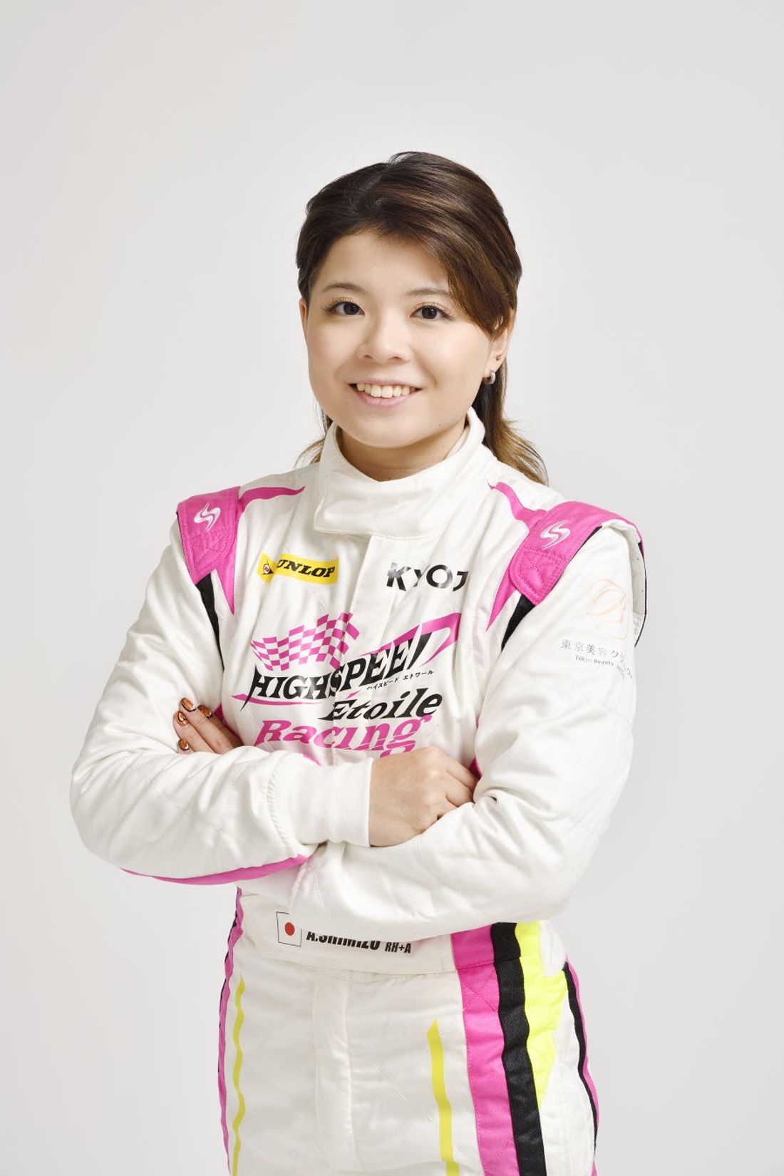 女性レーシングカードライバーの育成とサポートを目指すプラチナムファクトリー 女性ドライバーによるレーシングチーム「HI…