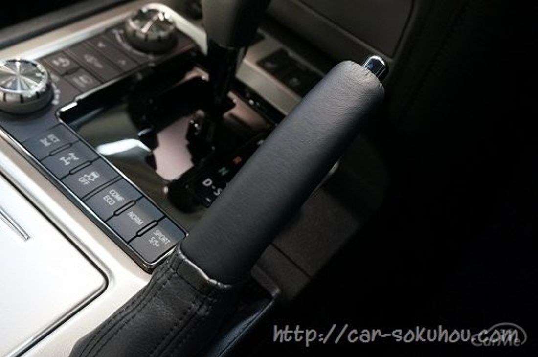トヨタ ランクル200 2015