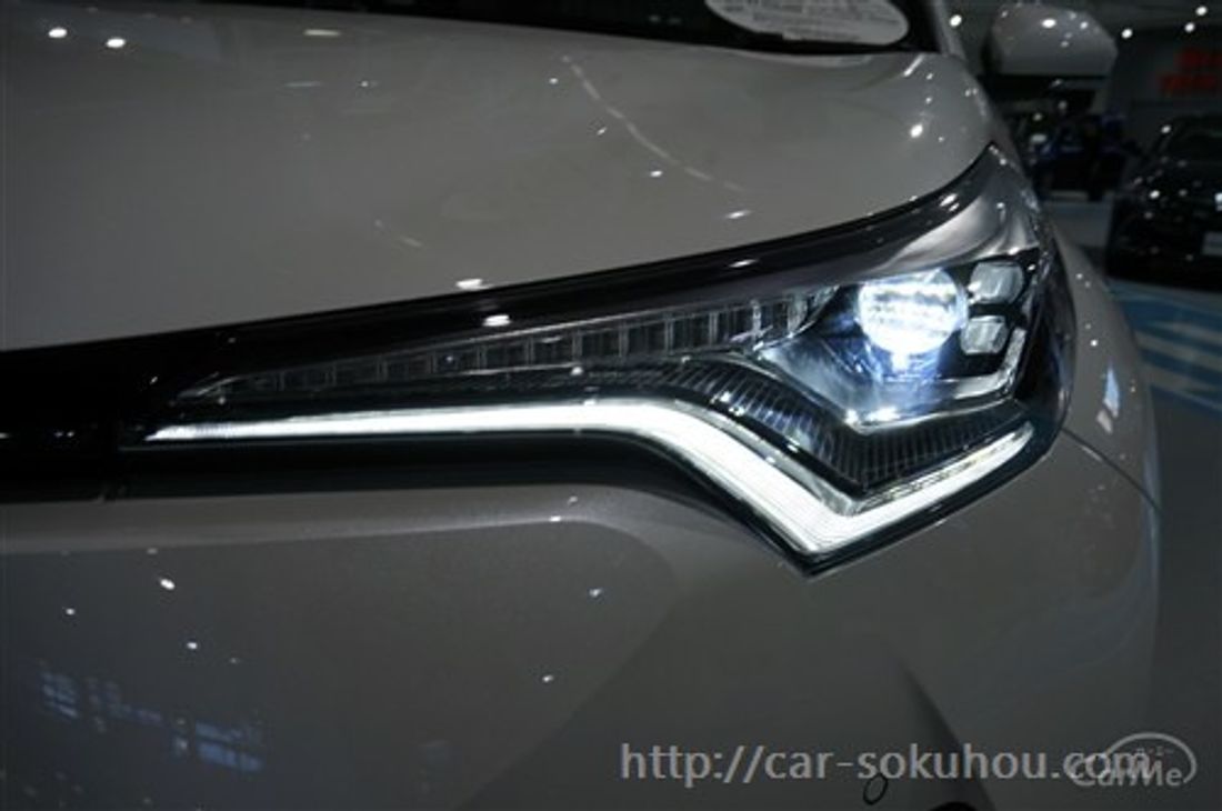 トヨタ C-HR 2017