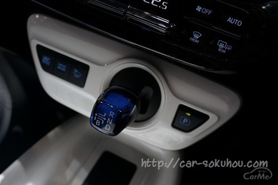 トヨタ プリウス PHV 2017