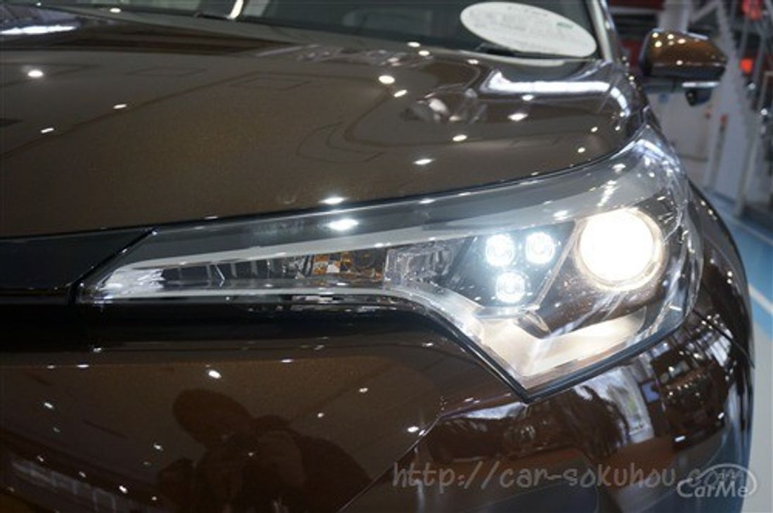 トヨタ C-HR 2017