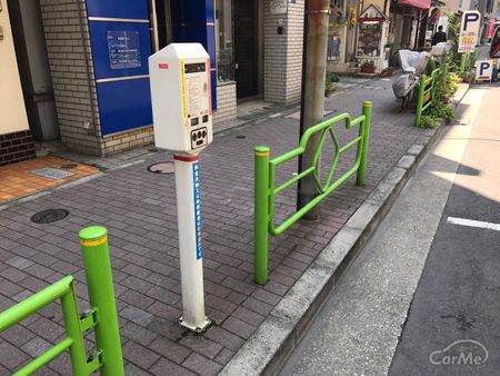 パーキングメーターの規制時間外に駐車すると違反になる