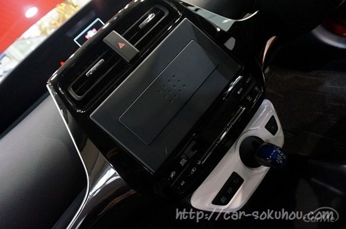 トヨタ プリウス Sグレード 2015