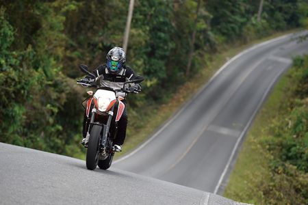 アヘッド 束縛を嫌うKTM