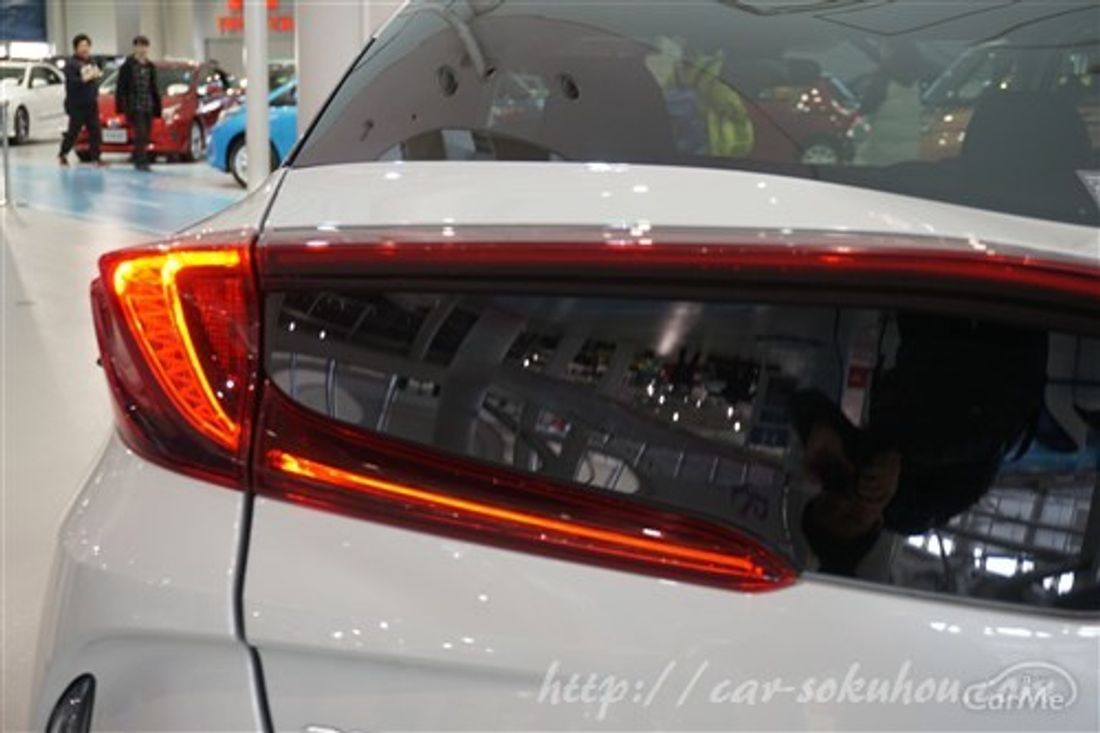 トヨタ プリウス PHV 2017