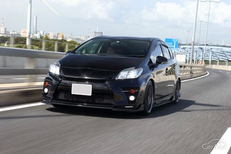 ストリート用の車高調をレーシングドライバー藤波清斗がインプレッション Tein Flex Aはプリウスの走りを変えるか