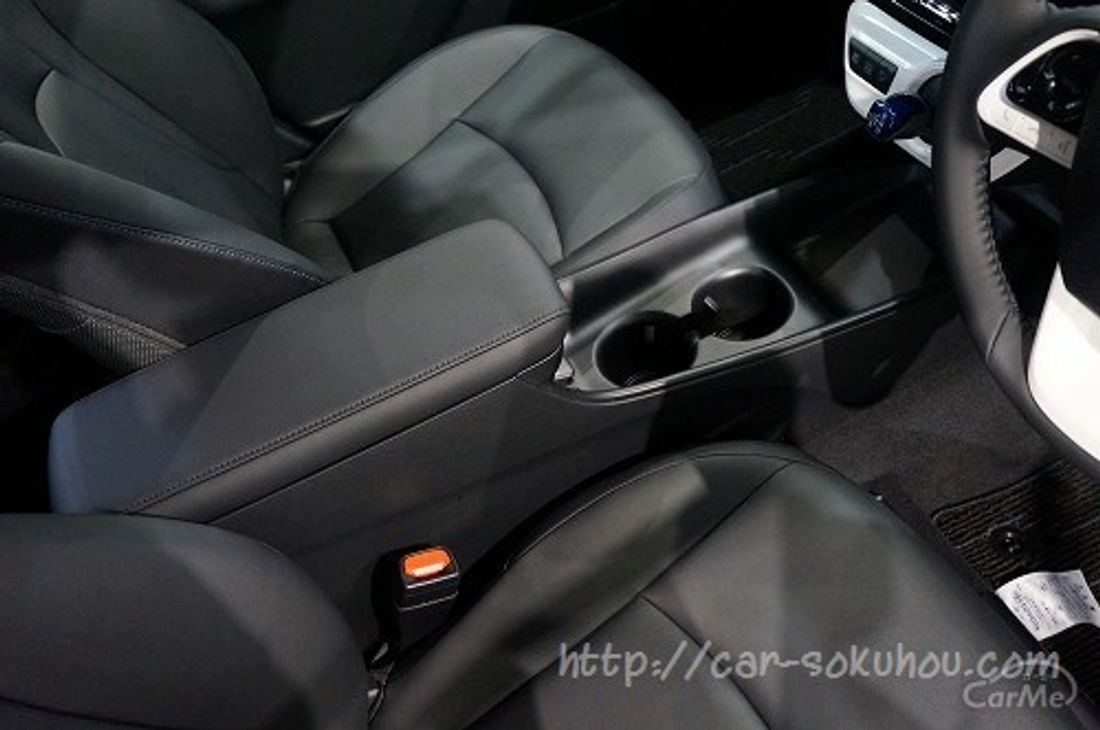 トヨタ プリウス 2016