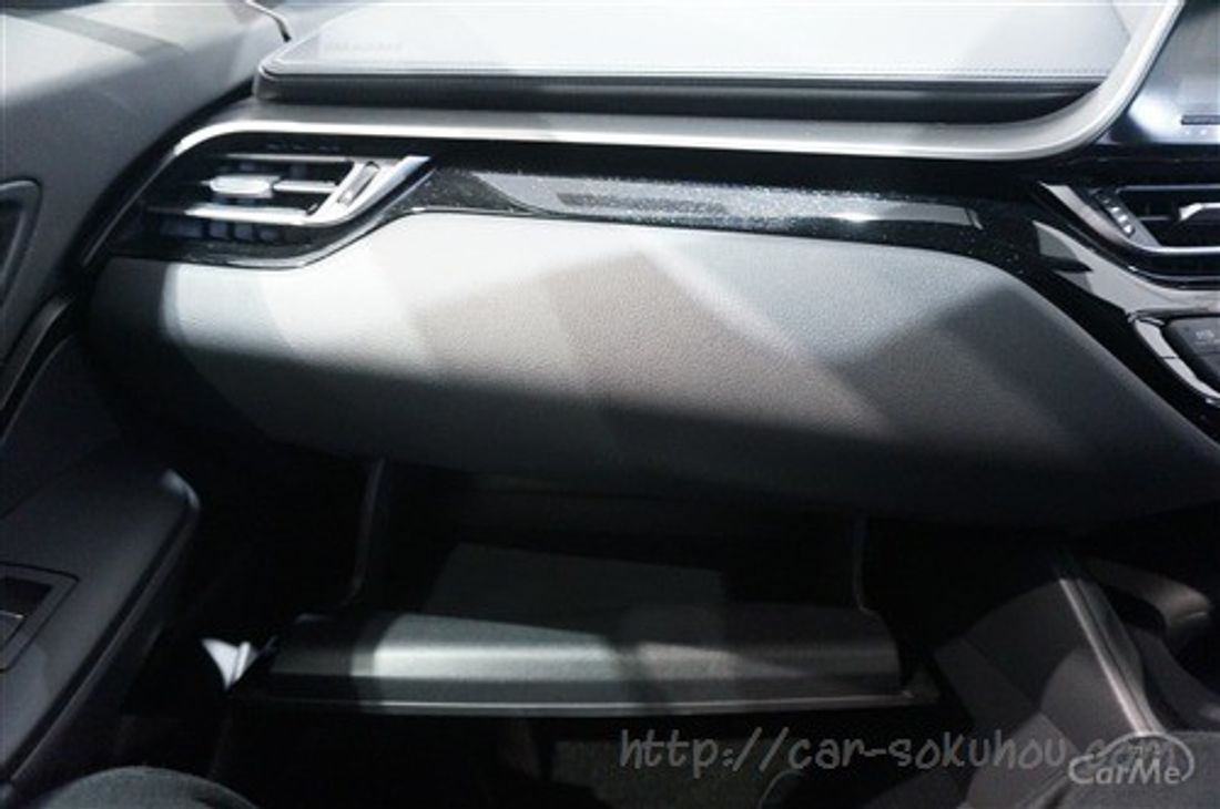 トヨタ C-HR 2017
