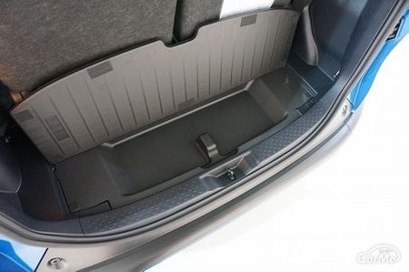 荷室に違いはドコにある シエンタ ハイブリッドとガソリン比較 車ニュース 中古車情報 中古車検索なら 車選びドットコム 車選び Com