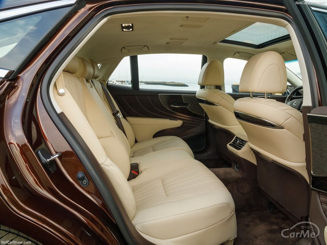 レクサス 5代目lsのリアシートはもはや移動するリビング 贅を尽くした快適装備とオプションをご紹介