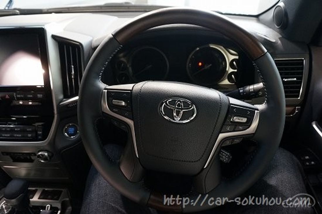 トヨタ ランクル200 2015