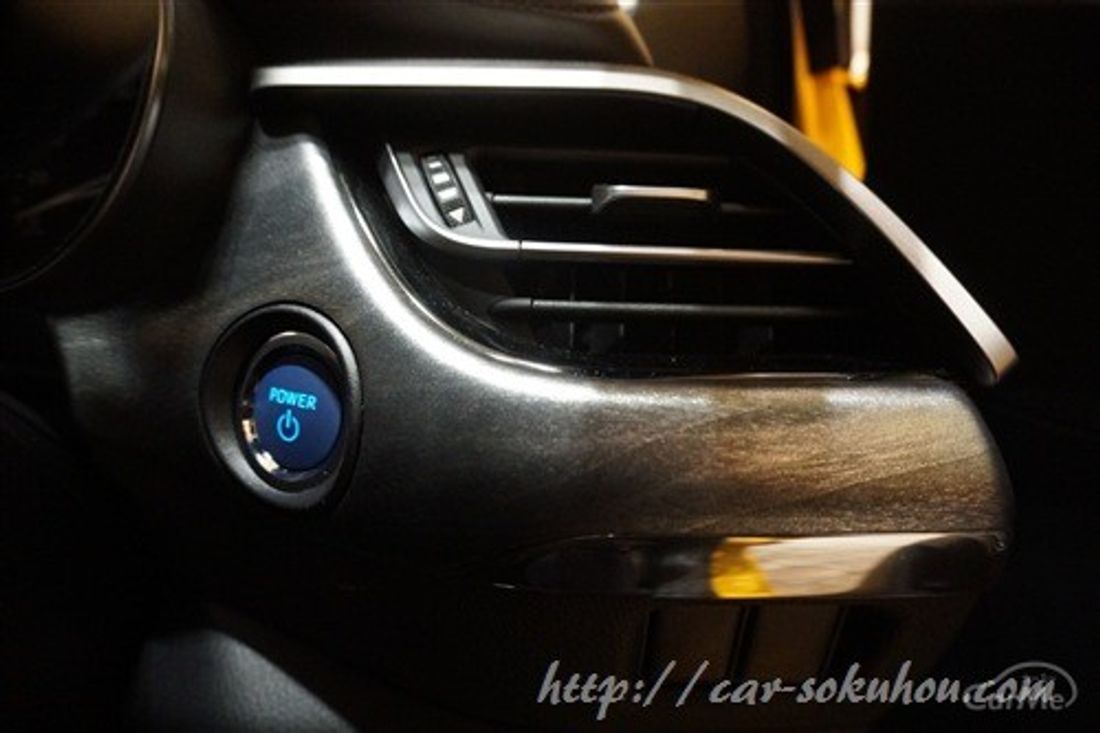 トヨタ C-HR 2017