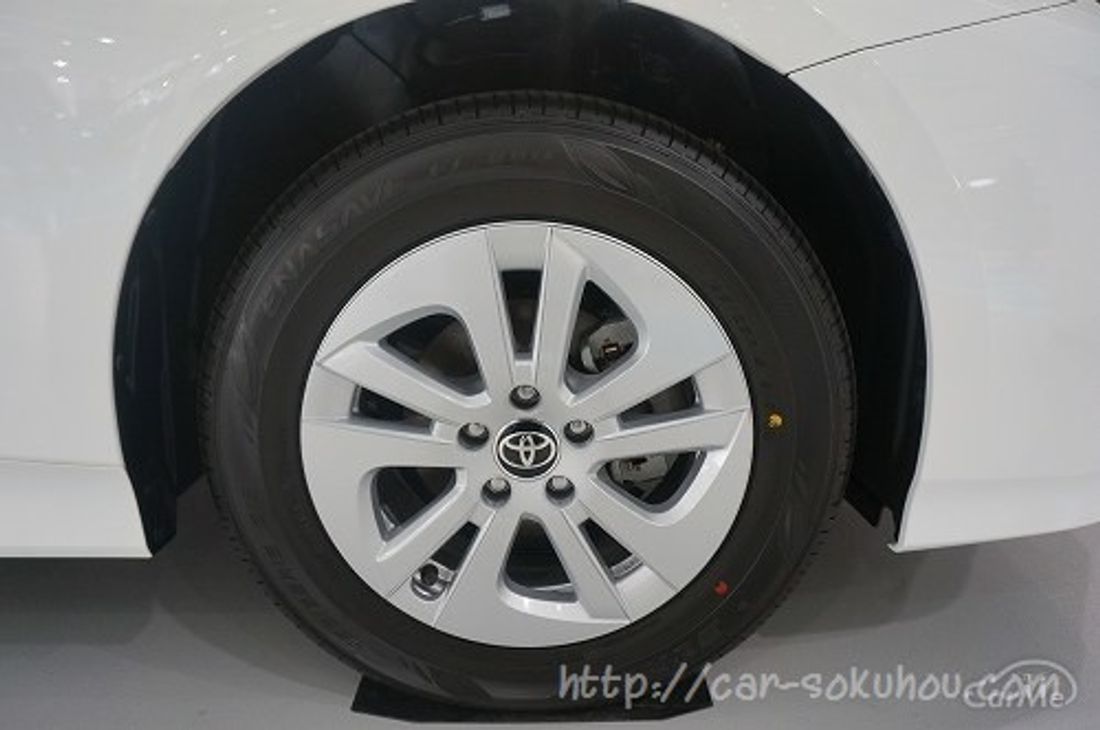 トヨタ プリウス 2015 Eグレード