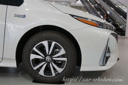 デザイン メーカーなど徹底解説 新型プリウスphvのタイヤ画像レビュー 車ニュース 中古車情報 中古車検索なら 車選びドットコム 車選び Com