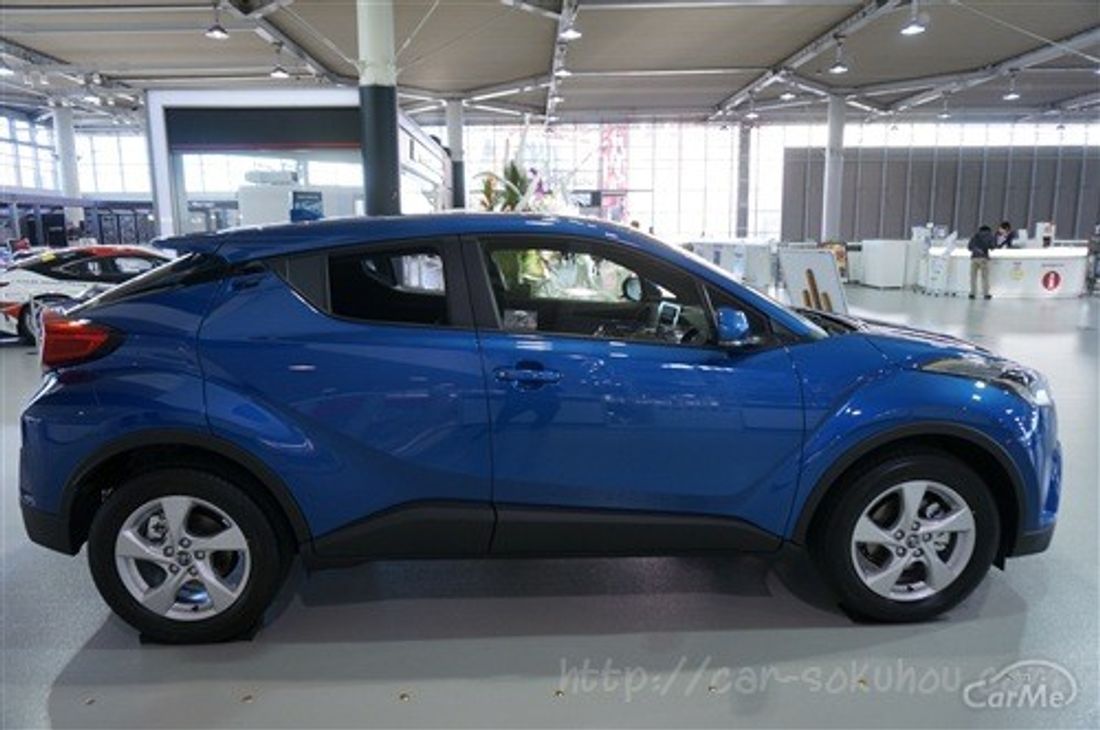 トヨタ C-HR 2017